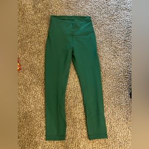 Lululemon wonder trains size 6